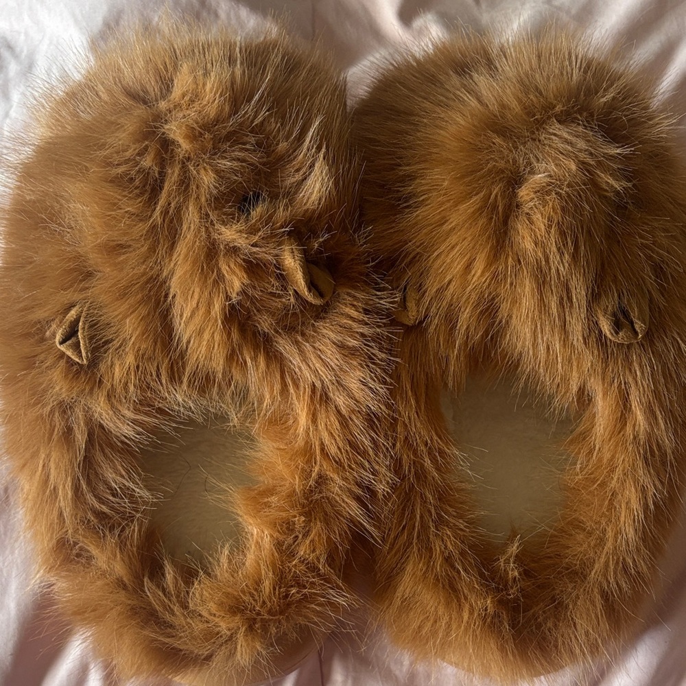 Capybara Slippers - Picture 4 of 5